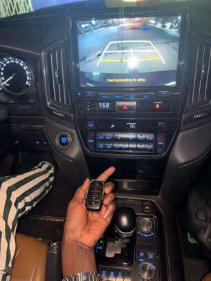 TOYOTA LAND CRUISER V6 2021 image 11