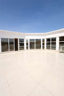 Villa de prestige R+2 aux Almadies image 7