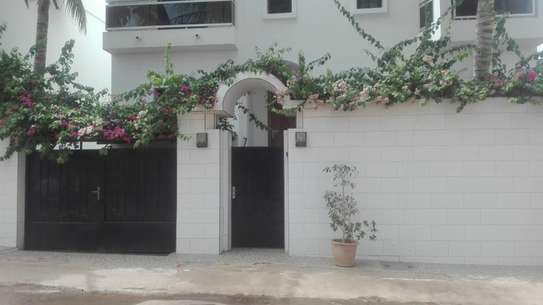 Villa R+1 à Louer à NGOR vers Casino du cap vert image 2