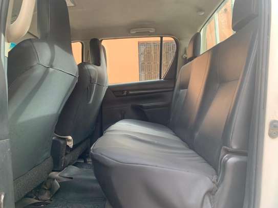 Toyota Hilux image 6