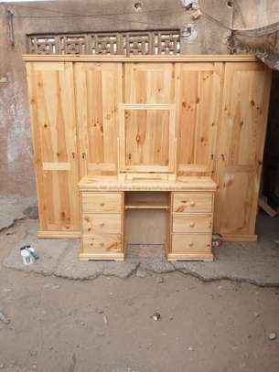 Armoire et rangements en bois massif image 5
