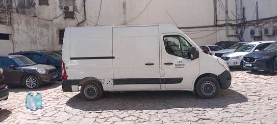 Renault Master utilitaire blanc robuste et spacieux image 5