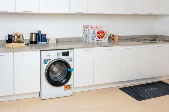 Appartement meublé 03 chambres salon Premium à louer image 10