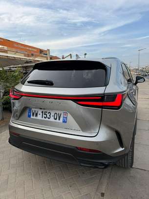 Lexus NX 300h hybride 2022 gris métallisé image 10