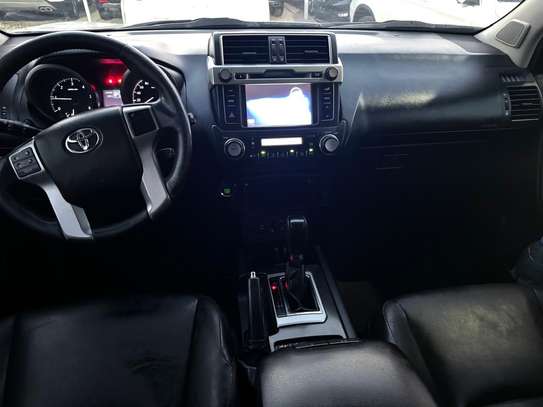 Toyota Land Cruiser Prado image 8