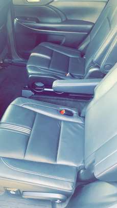 Toyota Highlander limited 7 places image 11
