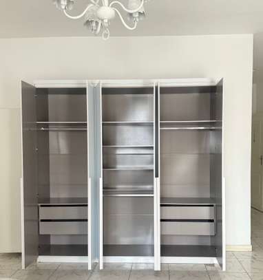 Armoire 6 battants blanche image 2