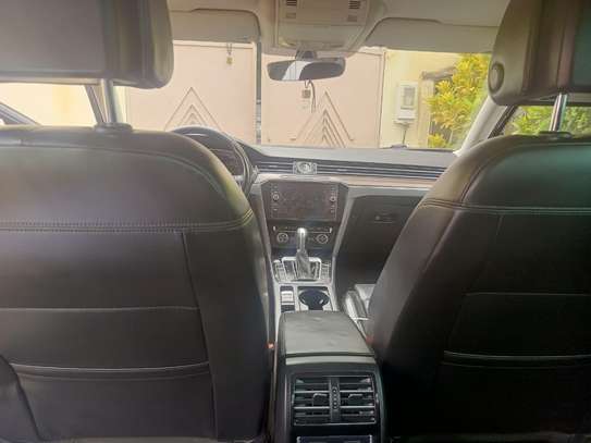 Volkswagen Passat Berline Noir confort et performance image 6