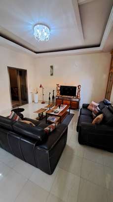 2 CHAMBRES NON MEUBLEES A LOUER AUX MAMELLES image 4