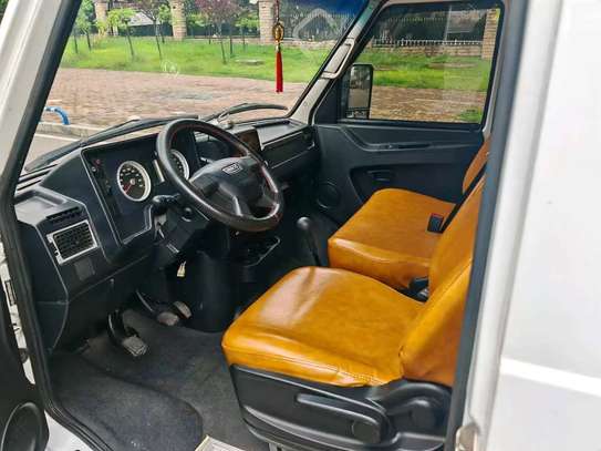 Fourgon mixte utilitaire-passager IVECO importé de Chine image 4
