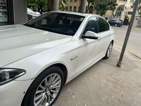 BMW Série 5 Blanc Puissant et Confortable image 8