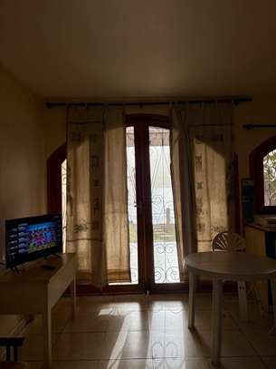 Chambre meublé à saly image 5