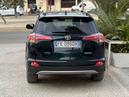 Toyota Rav 4 image 5