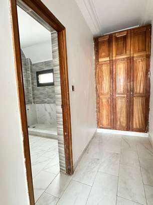 Appartement f4 à louer aux almadies image 5