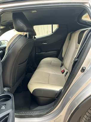 TOYOTA C-HR 2019 image 11