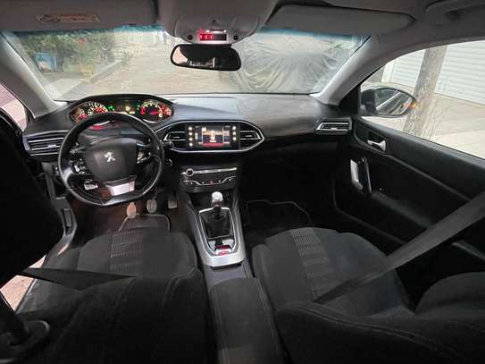 Peugeot 308 Allure 2017 image 9