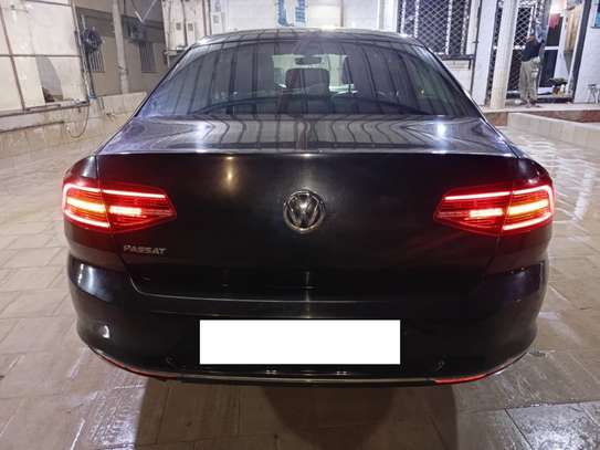 Volkswagen Passat Berline Noir confort et performance image 14