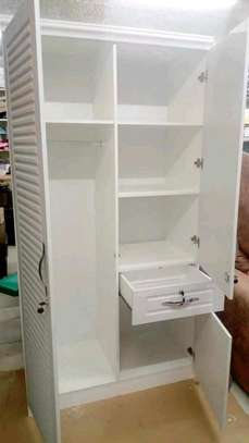 Armoire marron et blanc image 10