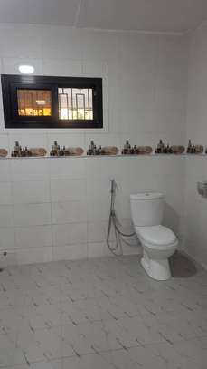 Villa basse de 1000 m² à louer à Dieupeul 1 image 12
