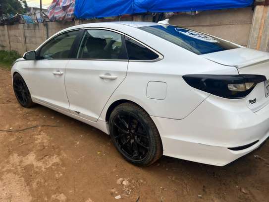 hyundai sonata image 2