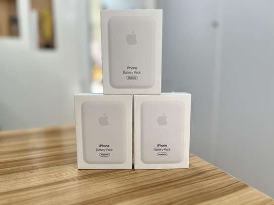 Iphone Battery Pack Magsafe image 1