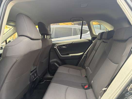 Toyota RAV4 hybride SUV 2022 image 7