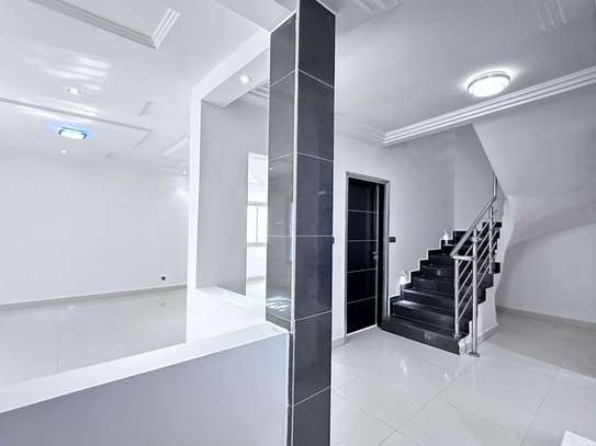 Villa R+1 de de type f4 à louer aux mamelles image 3