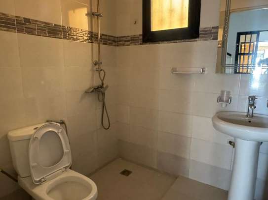 Villa F8 R+1 à Ngor-Almadies image 12