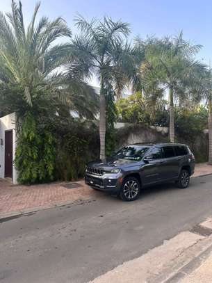 Jeep Grand Cherokee Overland 4x4 image 3