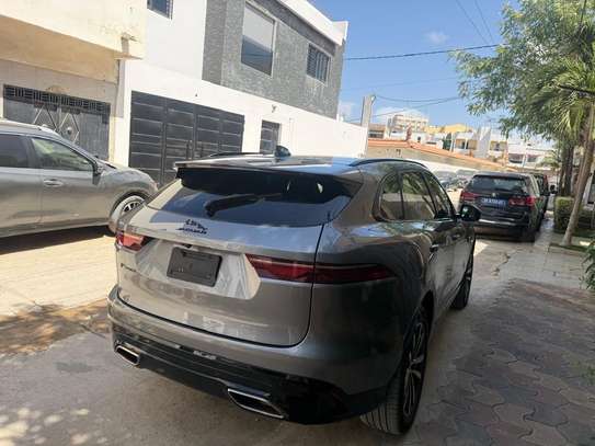 Jaguar F-Pace 2021 Gris Métallisé SUV Puissant image 4
