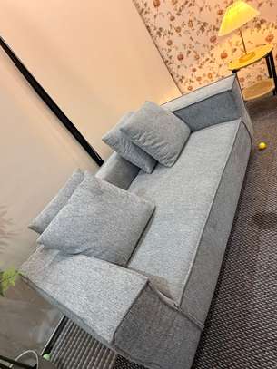 Canapé hyper confortable 2 places. image 4