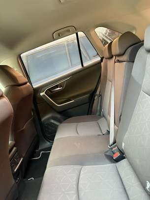 Toyota RAV4 hybrid image 3