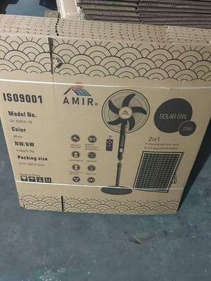 Ventilateur sur pied solaire blanc hauteur ajustable image 2