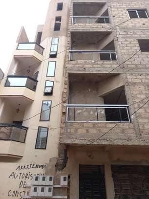 Immeuble en finition à CITÉ MBACKIOU FAYE image 3