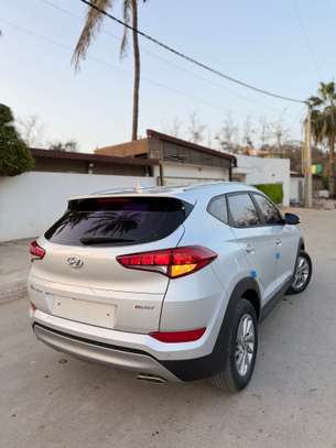 Hyundai tucson image 13