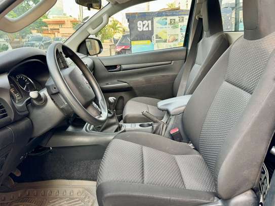 Toyota Hilux simple cabine diesel bleu foncé image 1
