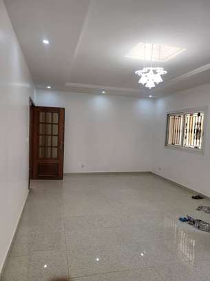 Villa F6 R+1 à Mermoz image 14