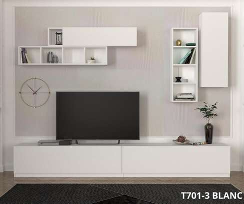 Table TV avec accessoires image 1