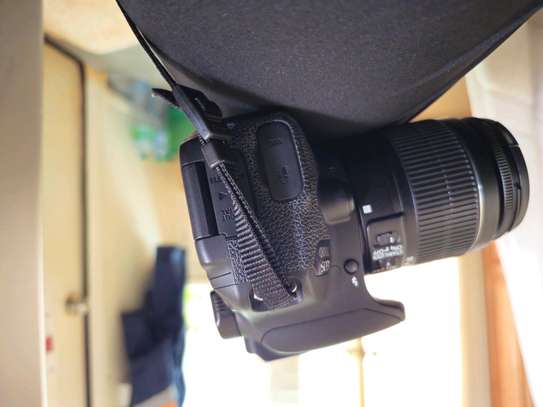 A vendre Canon 700D image 1