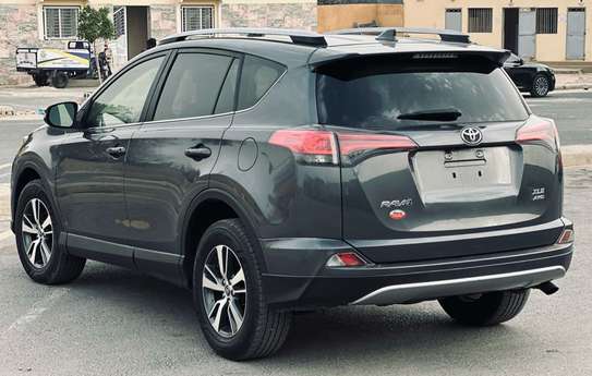 Toyota rav4 xle 2018 image 5