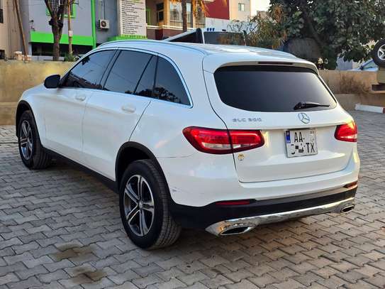 Mercedes glc 300 image 3