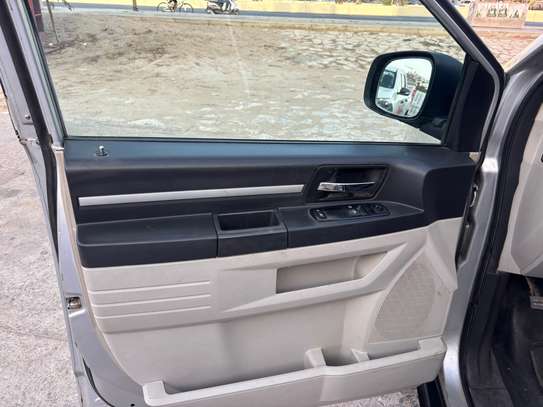 DODGE CARAVAN 7 places image 14