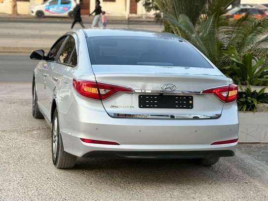 Hyundai sonata image 9