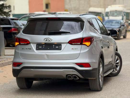 HYUNDAI Santafe image 4