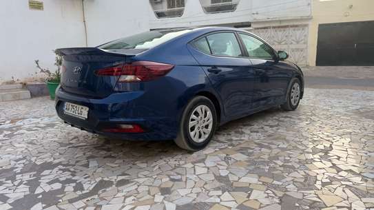 Hyundai Elantra image 8
