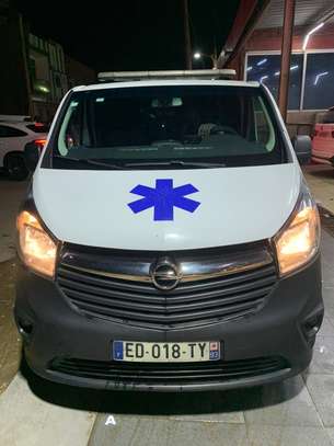 Ambulance Opel vivaro image 1