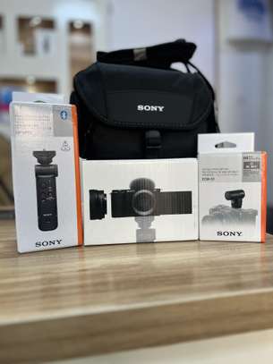 Sony ZV-E10 KIT BUNDLE image 1