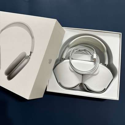 Apple AirPods Max blanc avec étui et câble USB-C image 2