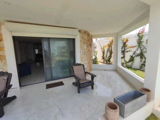 Villa meublée face mer à louer à NDAYANE image 11
