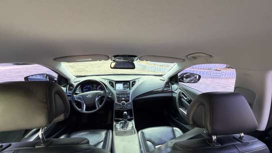 Hyundai grandeur HG240 image 5